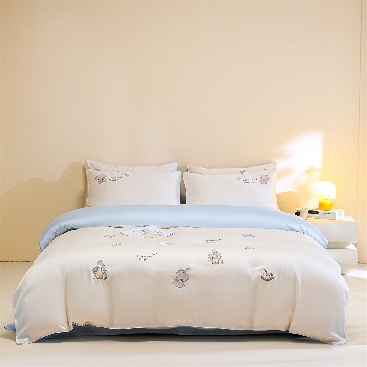 91家纺网 家纺一手货源 找家纺 DC 2026新款天丝刺绣麻绳平绣系列四件套 麻绳平绣-元气白桃+婴儿蓝（小象城堡）