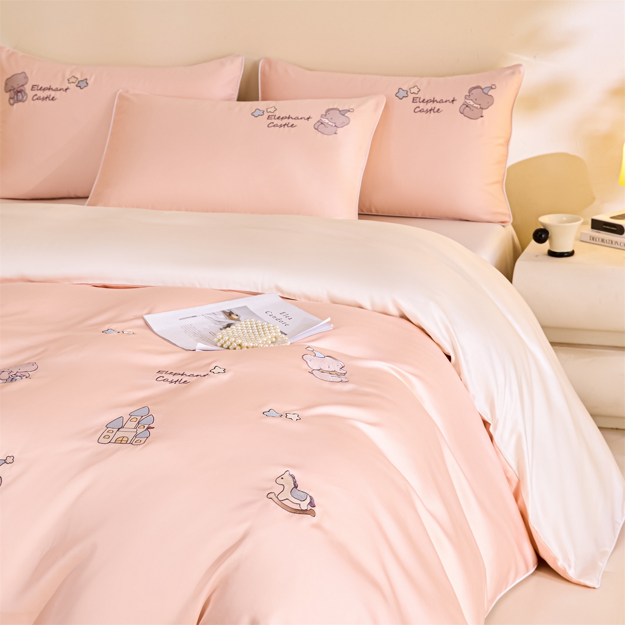 91家纺网 家纺一手货源 找家纺 DC 2026新款天丝刺绣麻绳平绣系列四件套 麻绳平绣-半熟蜜桃+元气白桃（小象城堡）