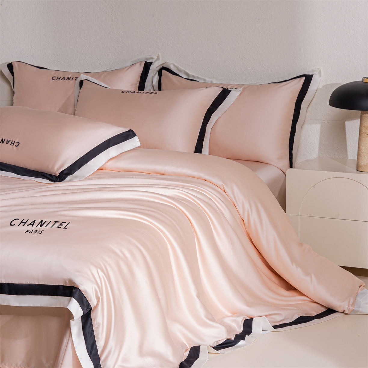 91家纺网 家纺一手货源 找家纺 （总）DC 2026新款天丝刺绣宽边双色边四件套--露娜系列