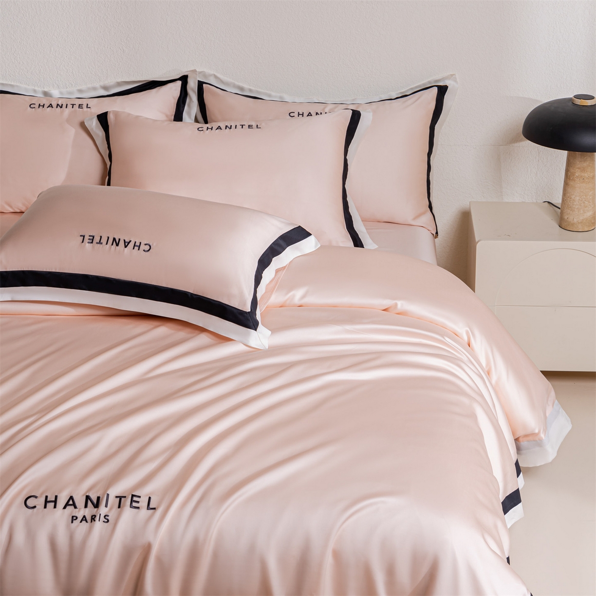 91家纺网 家纺一手货源 找家纺 （总）DC 2026新款天丝刺绣宽边双色边四件套--露娜系列