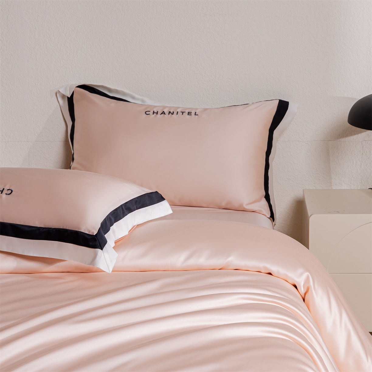 91家纺网 家纺一手货源 找家纺 （总）DC 2026新款天丝刺绣宽边双色边四件套--露娜系列