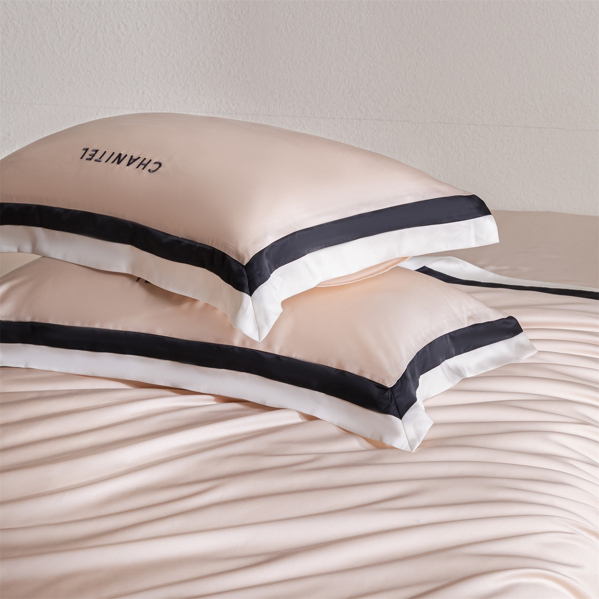 91家纺网 家纺一手货源 找家纺 （总）DC 2026新款天丝刺绣宽边双色边四件套--露娜系列