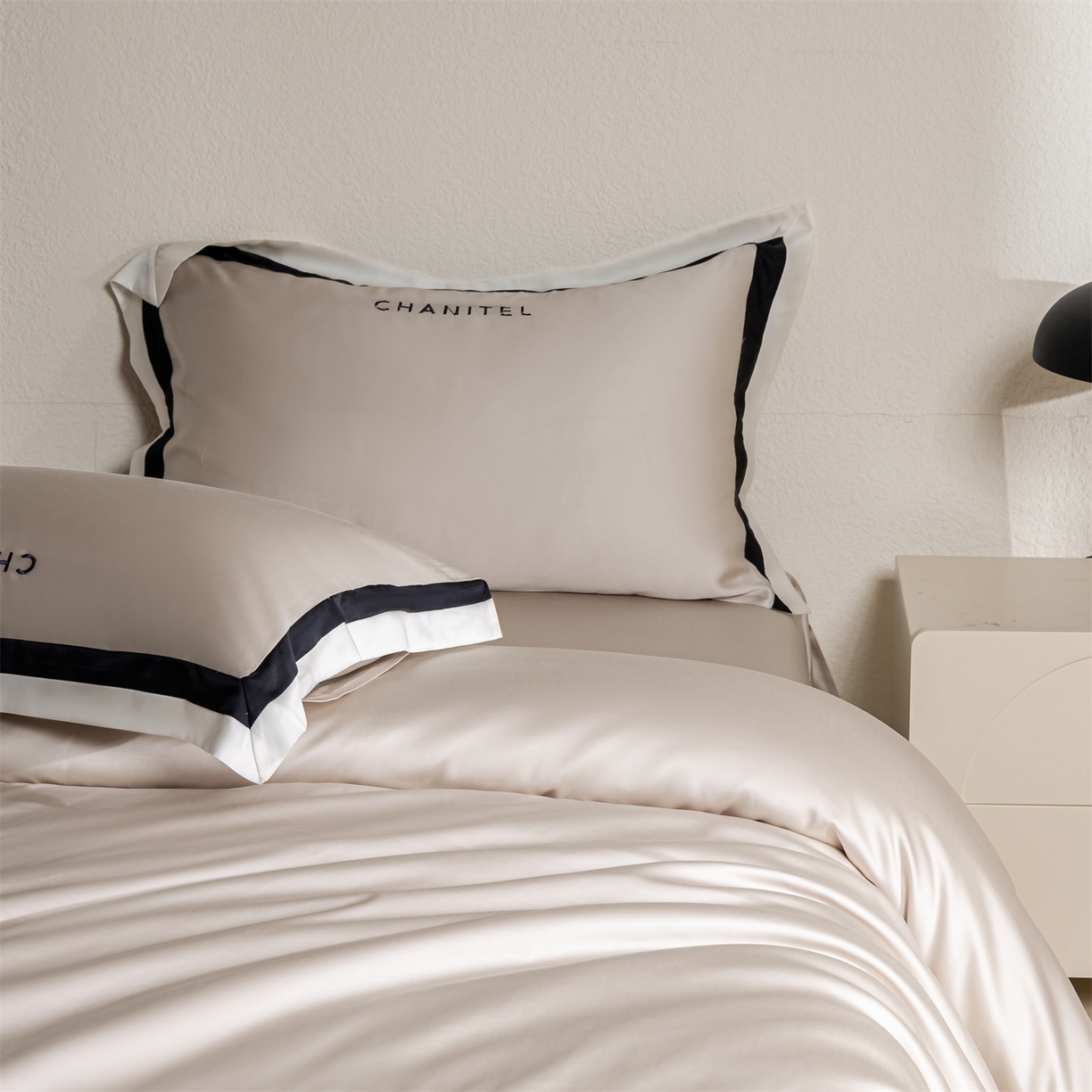 91家纺网 家纺一手货源 找家纺 DC 2026新款天丝刺绣宽边双色边四件套--露娜系列 露娜-米褐色