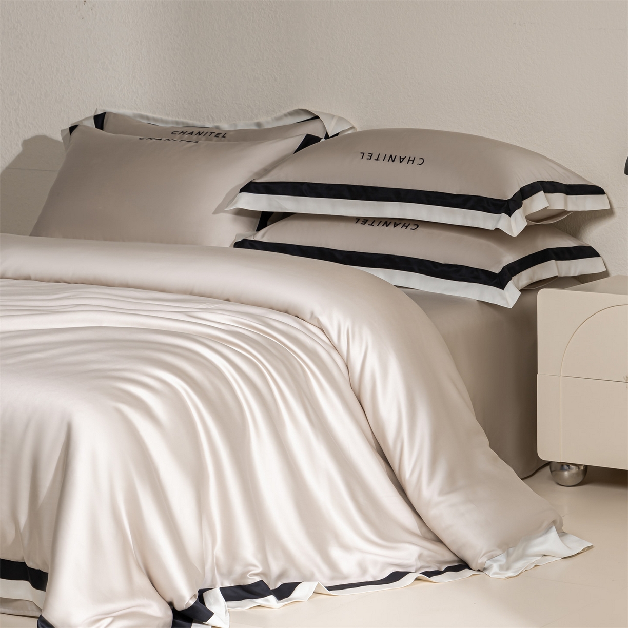 91家纺网 家纺一手货源 找家纺 DC 2026新款天丝刺绣宽边双色边四件套--露娜系列 露娜-米褐色