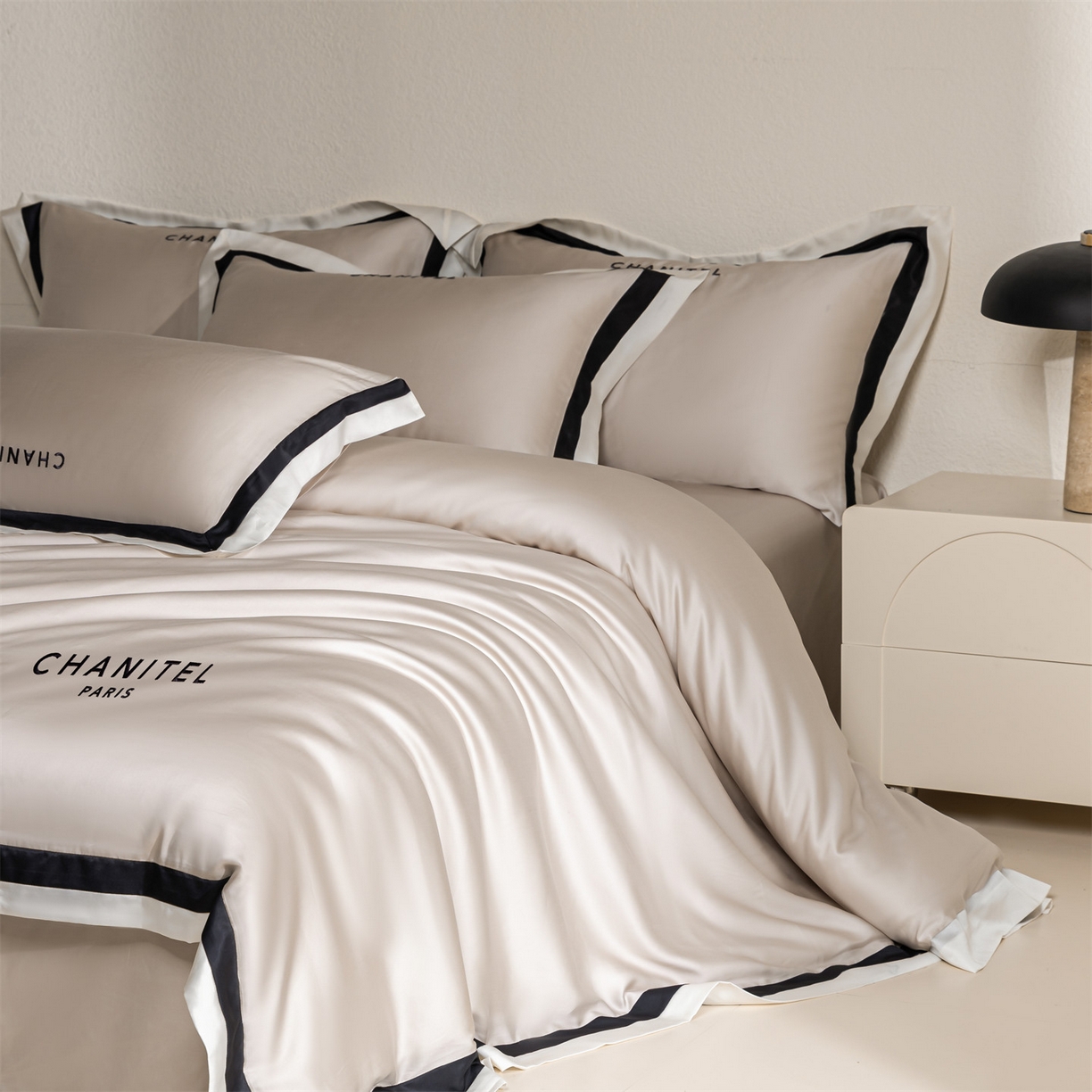 91家纺网 家纺一手货源 找家纺 DC 2026新款天丝刺绣宽边双色边四件套--露娜系列 露娜-米褐色