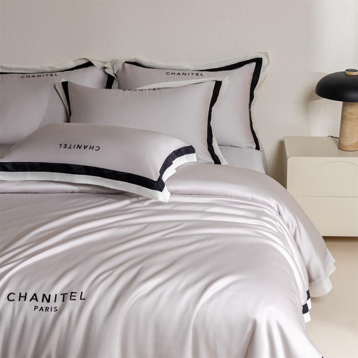 91家纺网 家纺一手货源 找家纺 DC 2026新款天丝刺绣宽边双色边四件套--露娜系列 露娜-流沙灰