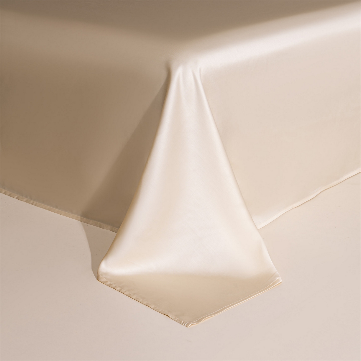 91家纺网 家纺一手货源 找家纺 DC 2026新款天丝刺绣宽边双色边四件套--露娜系列 露娜-浅茶