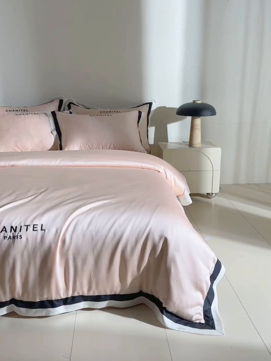 91家纺网 家纺一手货源 找家纺 DC 2026新款天丝刺绣宽边双色边四件套--露娜系列 露娜-冰雾粉