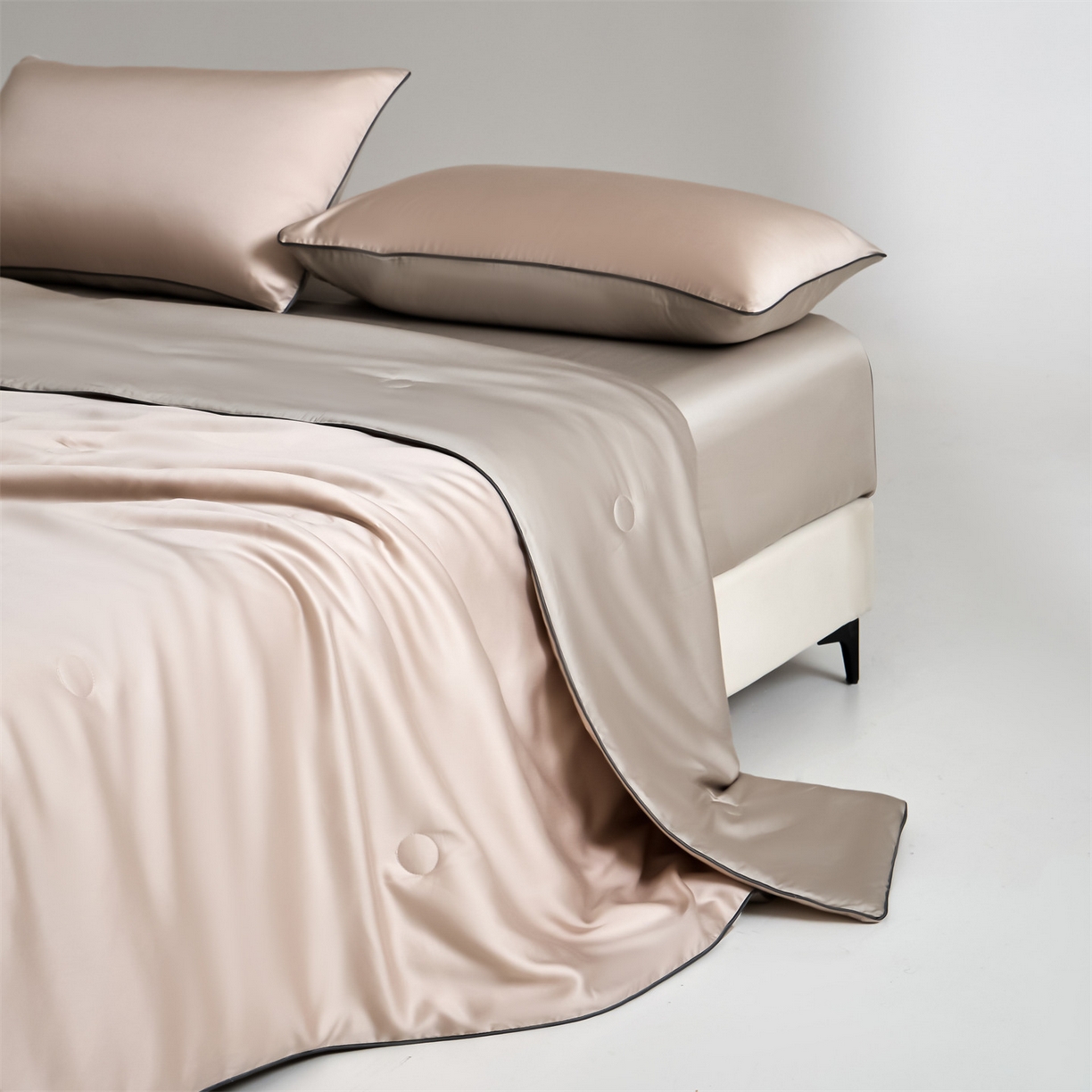 91家纺网 家纺一手货源 找家纺 无界 2026新款天丝夏被-麻绳双拼-温妮 温妮 浅茶+冰川灰