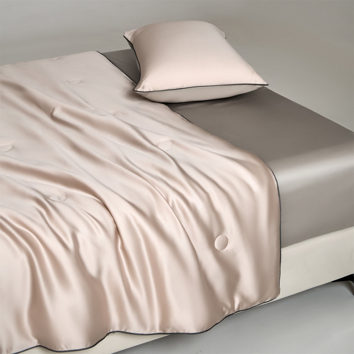 91家纺网 家纺一手货源 找家纺 无界 2026新款天丝夏被-麻绳双拼-温妮 温妮 浅茶+冰川灰