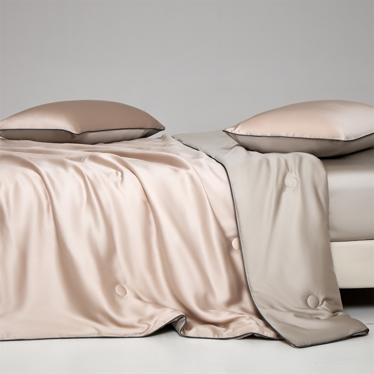 91家纺网 家纺一手货源 找家纺 无界 2026新款天丝夏被-麻绳双拼-温妮 温妮 浅茶+冰川灰