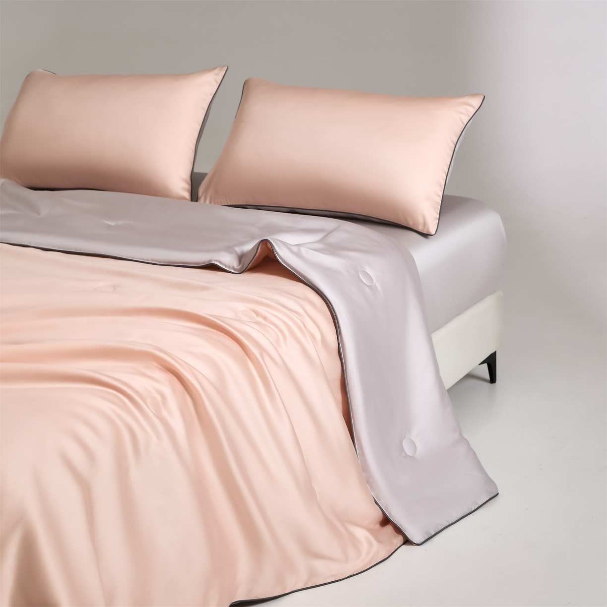 91家纺网 家纺一手货源 找家纺 无界 2026新款天丝夏被-麻绳双拼-温妮 温妮 半熟蜜桃+流沙灰