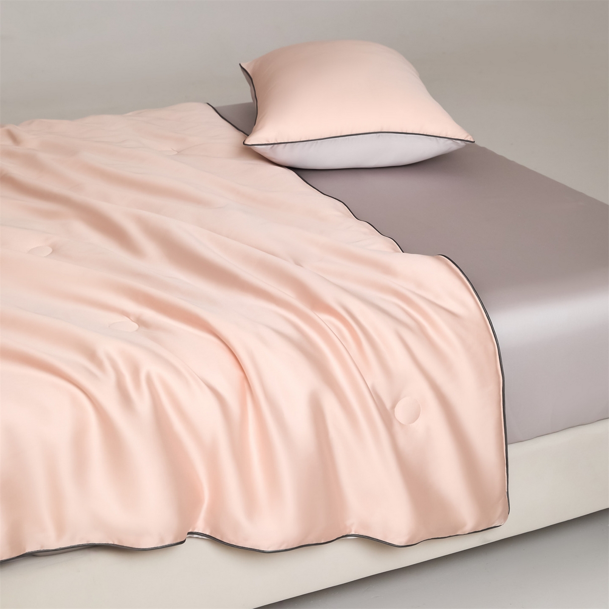 91家纺网 家纺一手货源 找家纺 无界 2026新款天丝夏被-麻绳双拼-温妮 温妮 半熟蜜桃+流沙灰