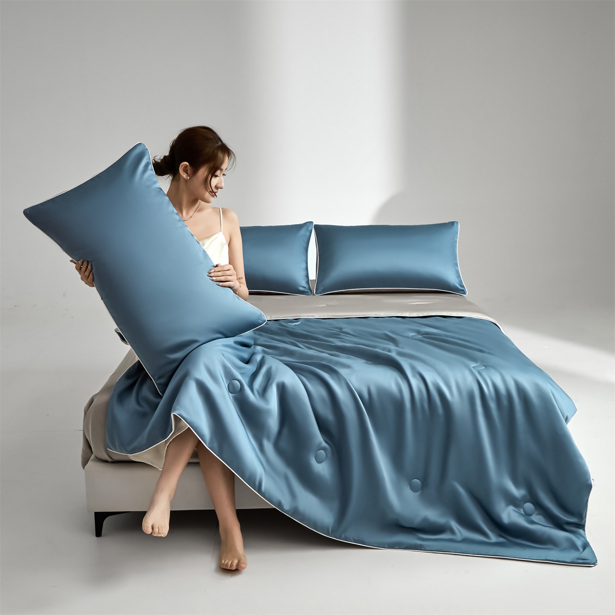 91家纺网 家纺一手货源 找家纺 无界 2026新款天丝夏被-麻绳双拼-温妮 温妮 梵高蓝+椰子灰