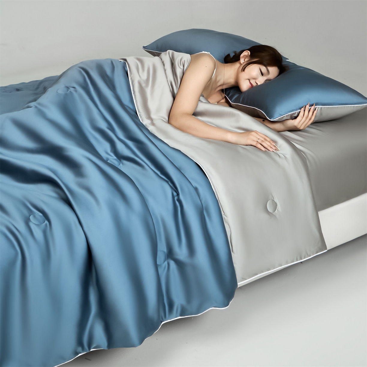 91家纺网 家纺一手货源 找家纺 无界 2026新款天丝夏被-麻绳双拼-温妮 温妮 梵高蓝+椰子灰