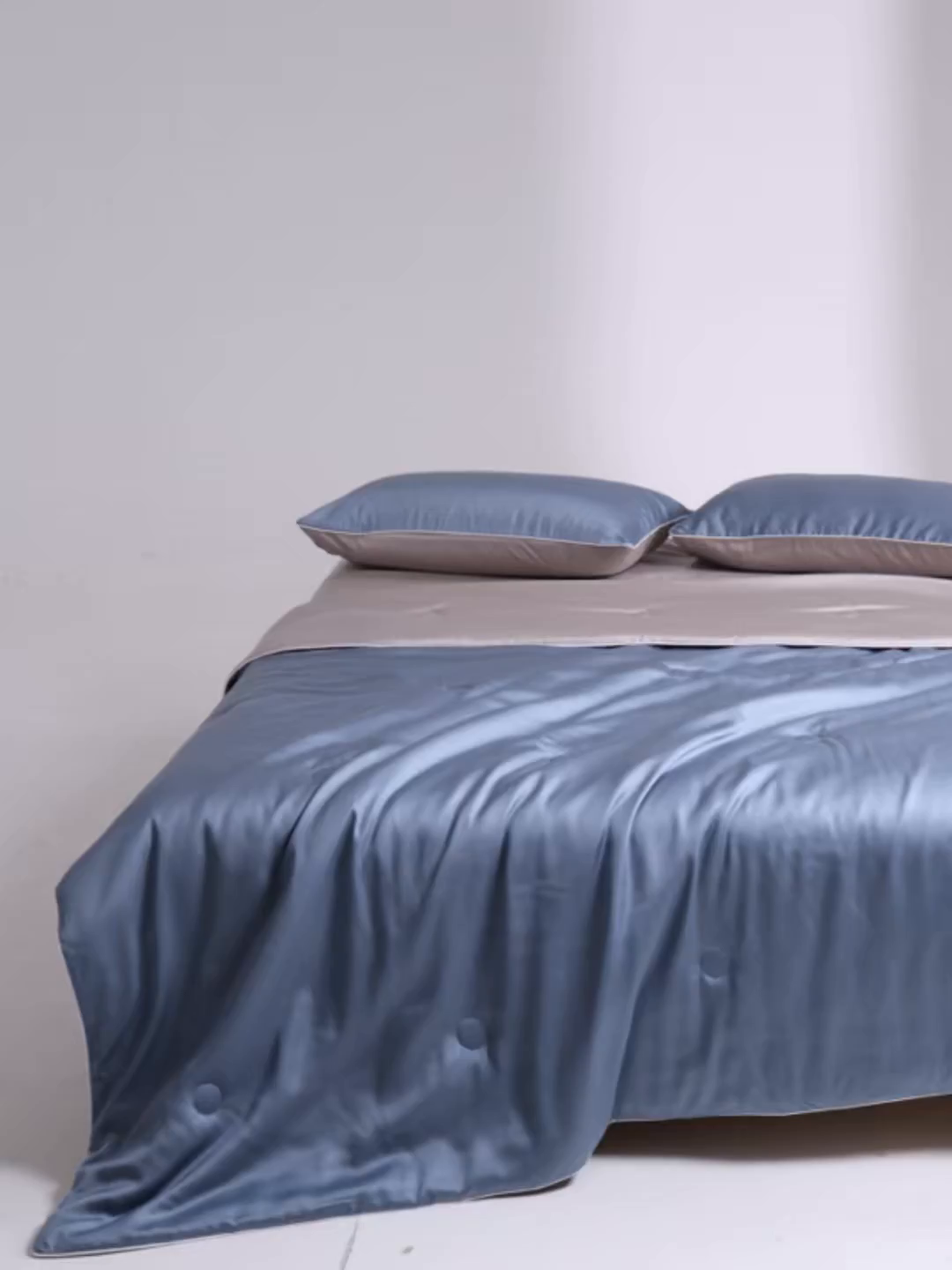 91家纺网 家纺一手货源 找家纺 无界 2026新款天丝夏被-麻绳双拼-温妮 温妮 梵高蓝+椰子灰