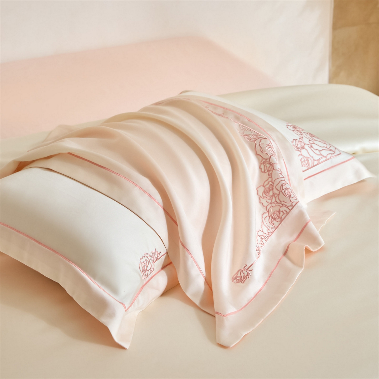 91家纺网 家纺一手货源 找家纺 DC 2026新款天丝刺绣简欧玫瑰框四件套--晚柠系列 晚柠-元气白桃-半熟蜜桃