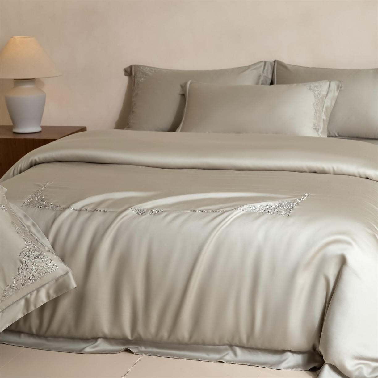 91家纺网 家纺一手货源 找家纺 DC 2026新款天丝刺绣简欧玫瑰框四件套--晚柠系列 晚柠-冰川灰