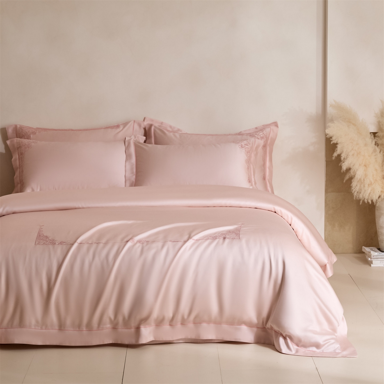 91家纺网 家纺一手货源 找家纺 DC 2026新款天丝刺绣简欧玫瑰框四件套--晚柠系列 晚柠-冰雾粉