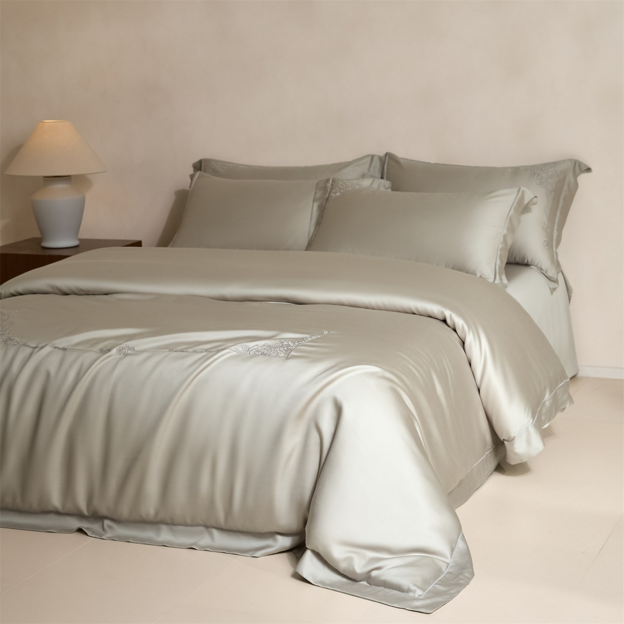 91家纺网 家纺一手货源 找家纺 DC 2026新款天丝刺绣简欧玫瑰框四件套--晚柠系列 晚柠-冰川灰