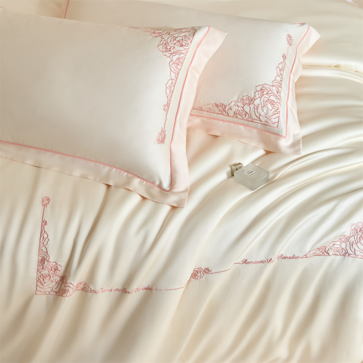 91家纺网 家纺一手货源 找家纺 DC 2026新款天丝刺绣简欧玫瑰框四件套--晚柠系列 晚柠-元气白桃-半熟蜜桃