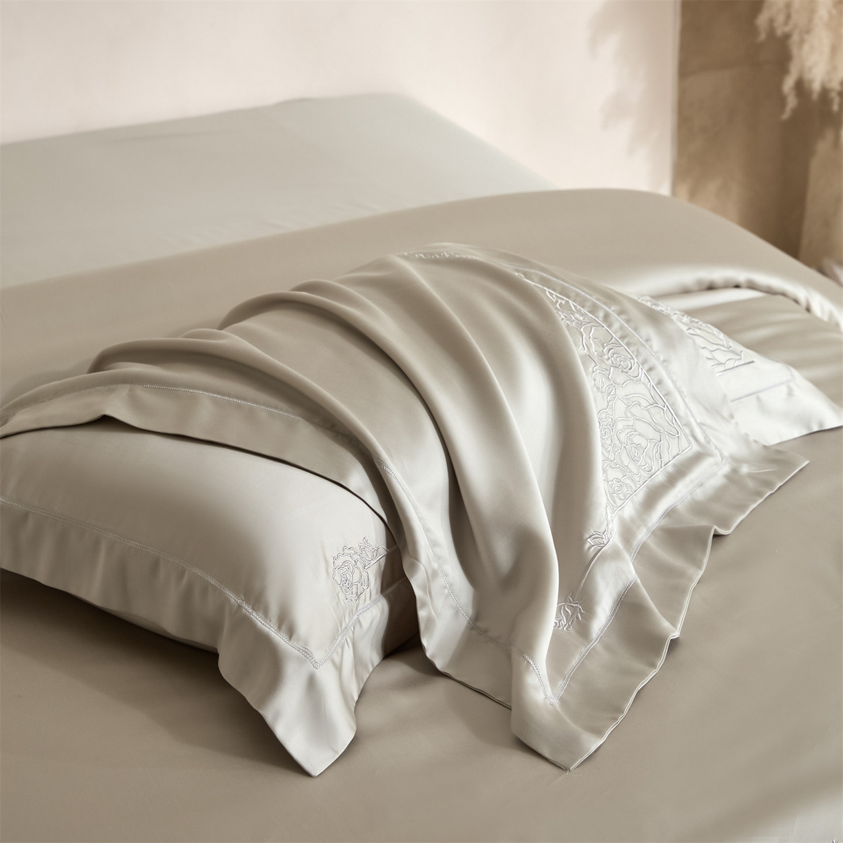 91家纺网 家纺一手货源 找家纺 DC 2026新款天丝刺绣简欧玫瑰框四件套--晚柠系列 晚柠-冰川灰