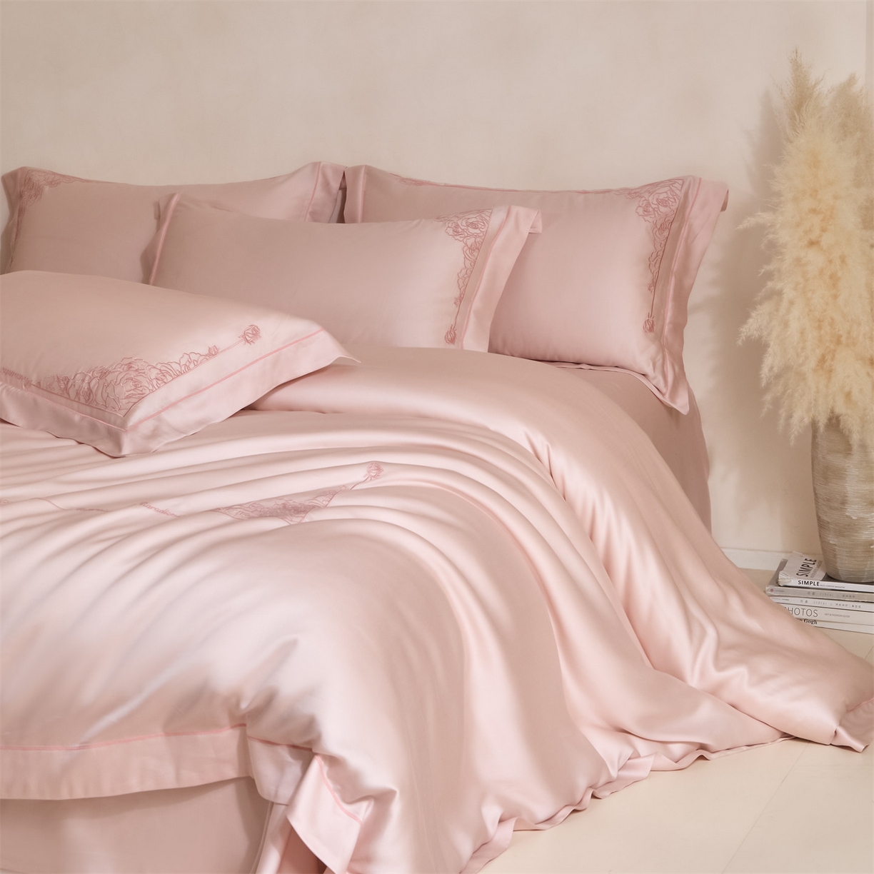 91家纺网 家纺一手货源 找家纺 DC 2026新款天丝刺绣简欧玫瑰框四件套--晚柠系列 晚柠-冰雾粉