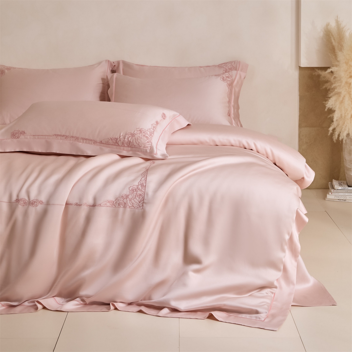 91家纺网 家纺一手货源 找家纺 DC 2026新款天丝刺绣简欧玫瑰框四件套--晚柠系列 晚柠-冰雾粉