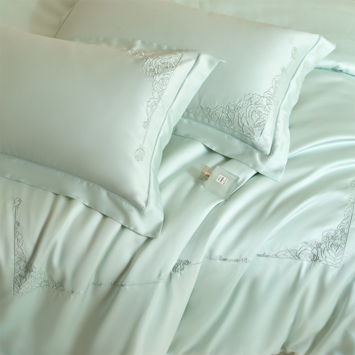 91家纺网 家纺一手货源 找家纺 DC 2026新款天丝刺绣简欧玫瑰框四件套--晚柠系列 晚柠-冰川蓝-元气白桃