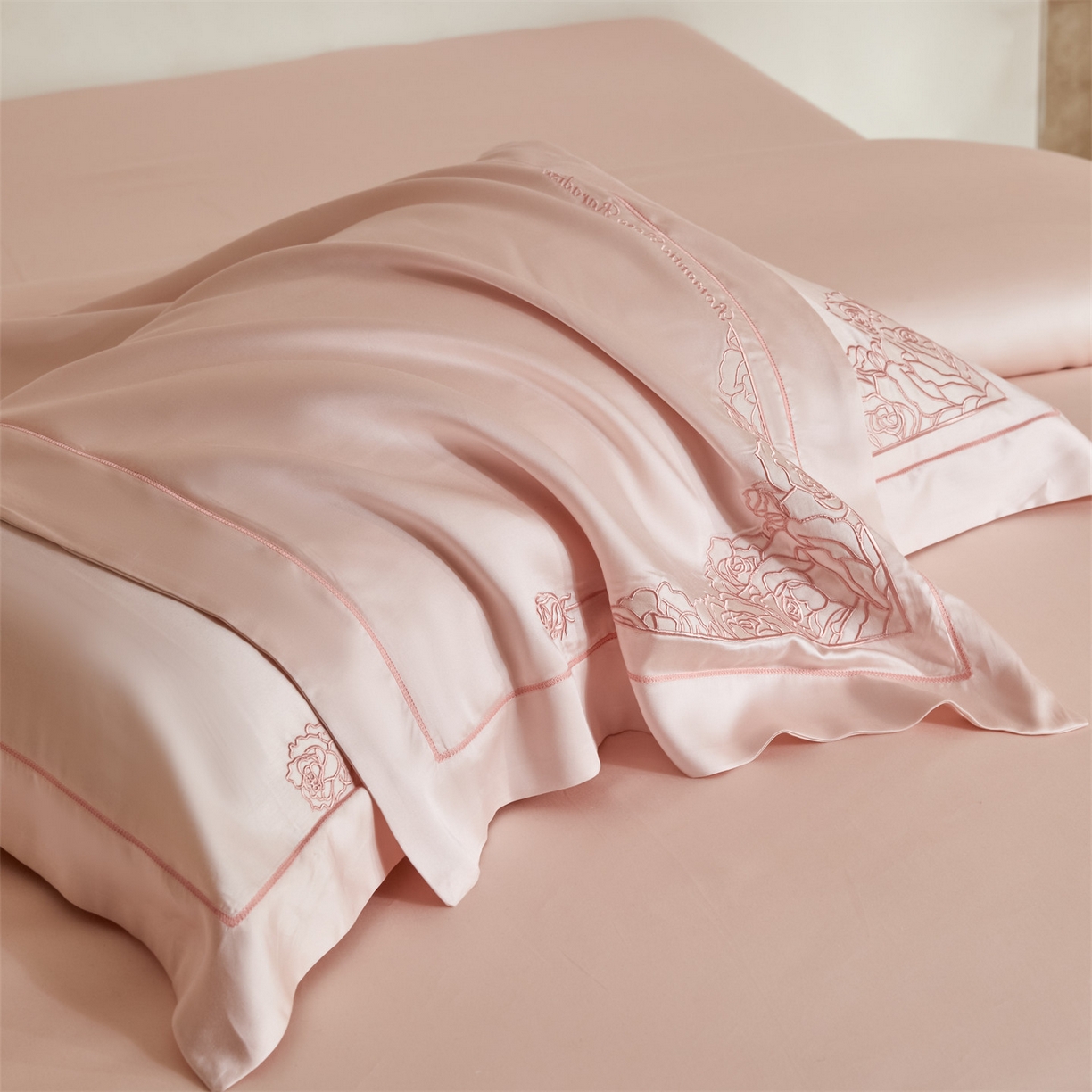 91家纺网 家纺一手货源 找家纺 DC 2026新款天丝刺绣简欧玫瑰框四件套--晚柠系列 晚柠-冰雾粉