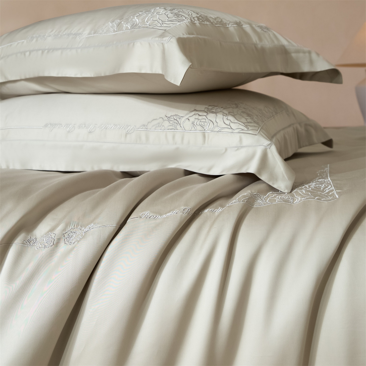 91家纺网 家纺一手货源 找家纺 DC 2026新款天丝刺绣简欧玫瑰框四件套--晚柠系列 晚柠-冰川灰