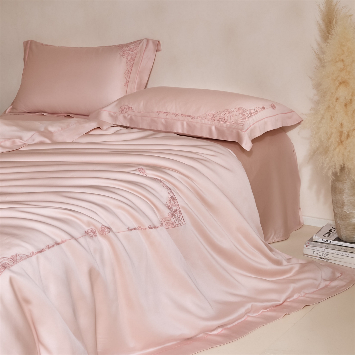 91家纺网 家纺一手货源 找家纺 DC 2026新款天丝刺绣简欧玫瑰框四件套--晚柠系列 晚柠-冰雾粉