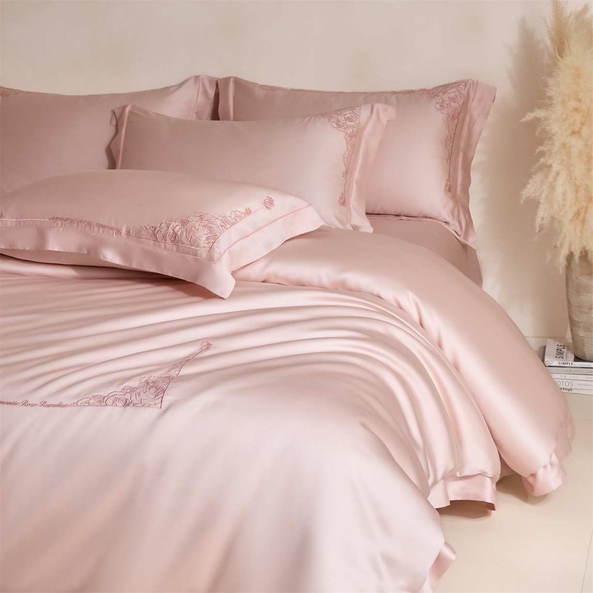 91家纺网 家纺一手货源 找家纺 DC 2026新款天丝刺绣简欧玫瑰框四件套--晚柠系列 晚柠-冰雾粉