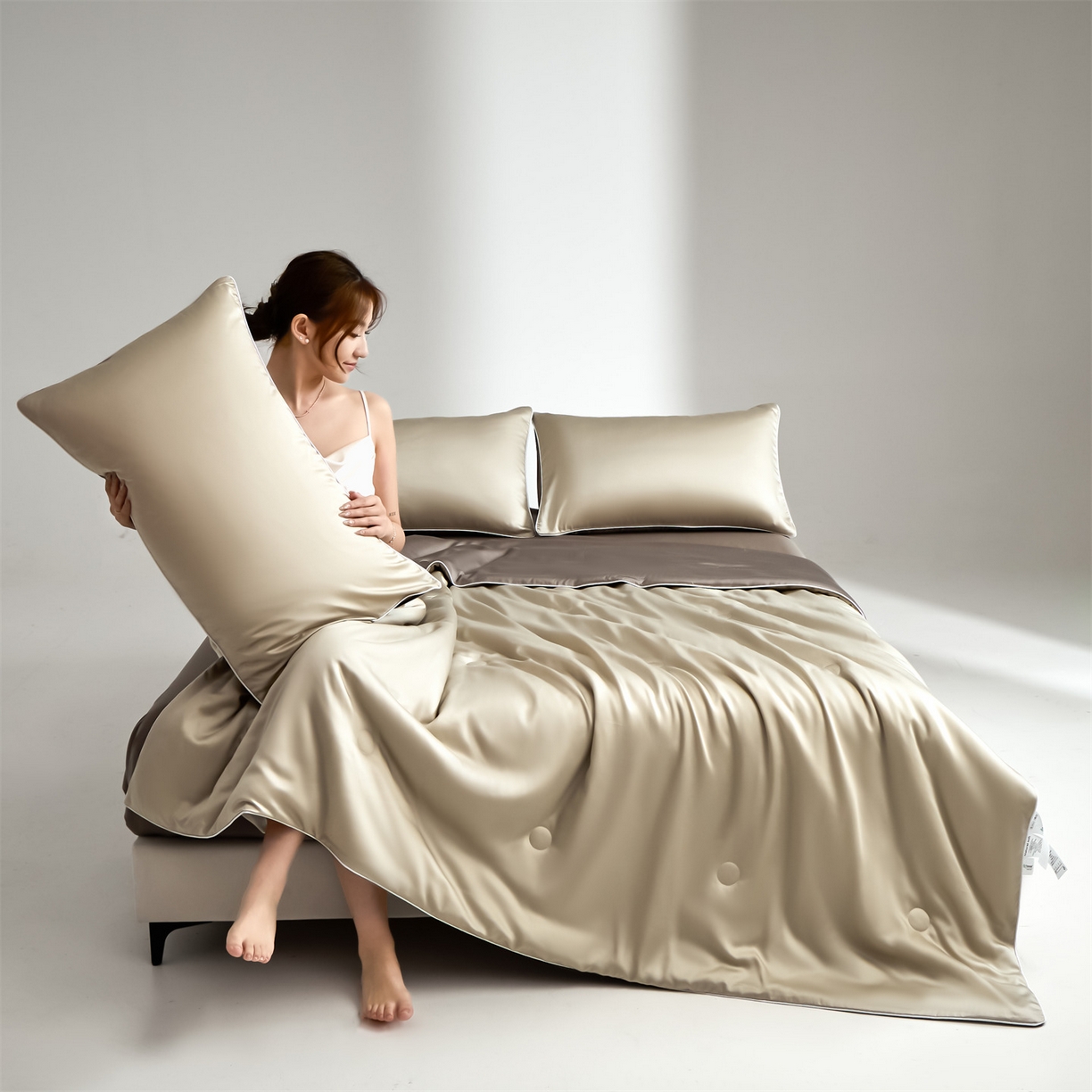 91家纺网 家纺一手货源 找家纺 无界 2026新款天丝夏被-麻绳双拼-温妮 温妮 米褐色+太空灰