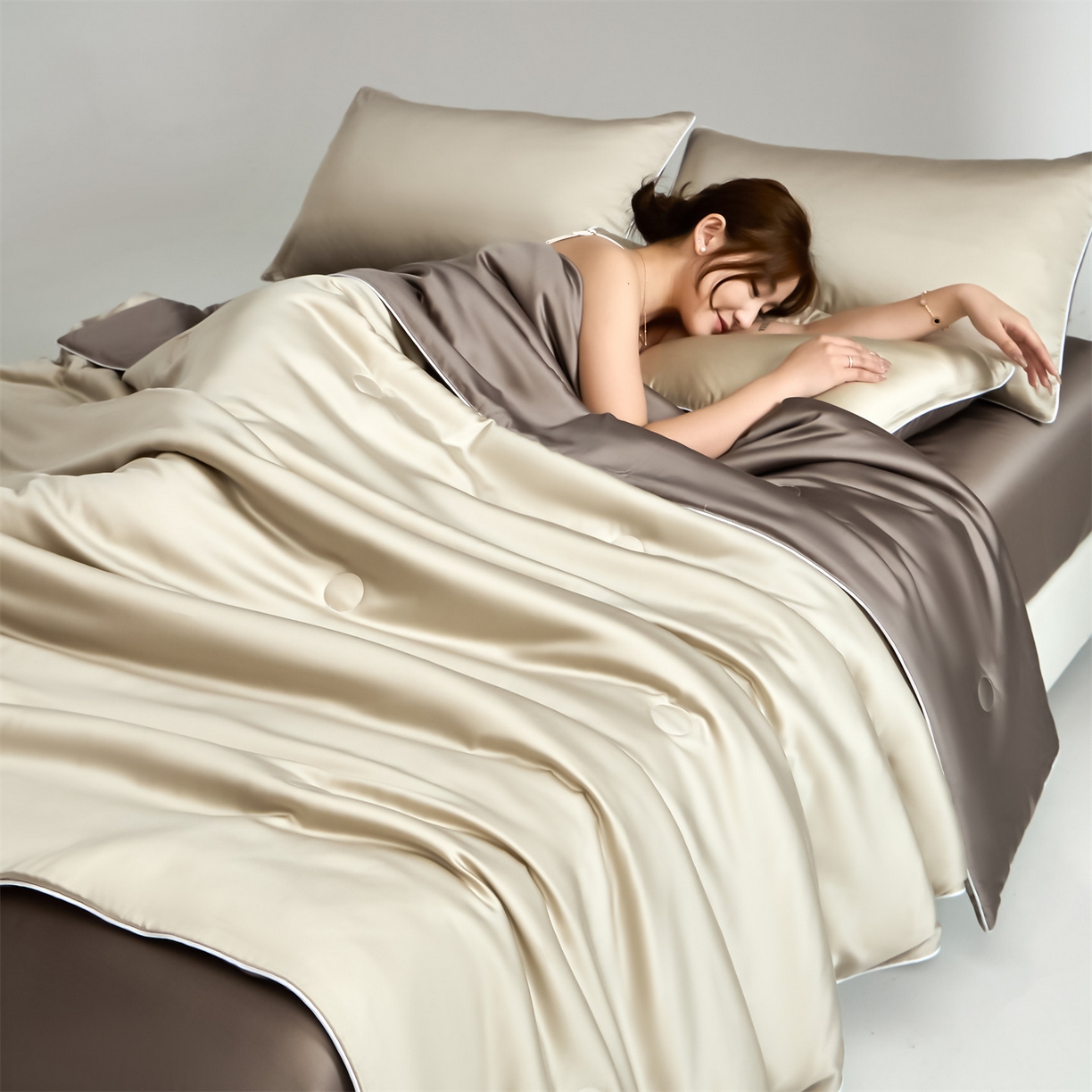 91家纺网 家纺一手货源 找家纺 无界 2026新款天丝夏被-麻绳双拼-温妮 温妮 米褐色+太空灰