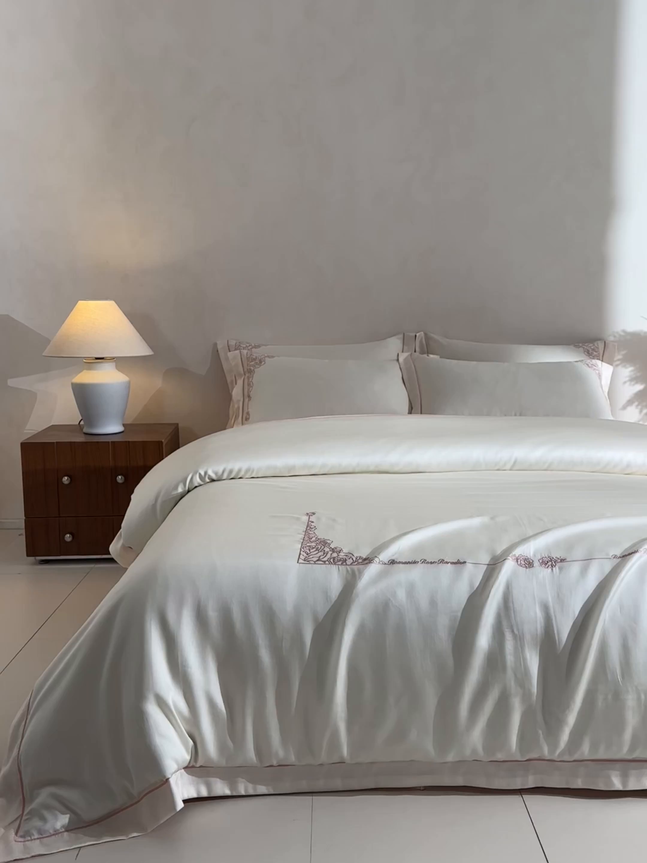 91家纺网 家纺一手货源 找家纺 （总）DC 2026新款天丝刺绣简欧玫瑰框四件套--晚柠系列