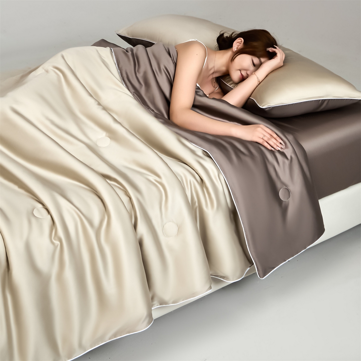 91家纺网 家纺一手货源 找家纺 无界 2026新款天丝夏被-麻绳双拼-温妮 温妮 米褐色+太空灰