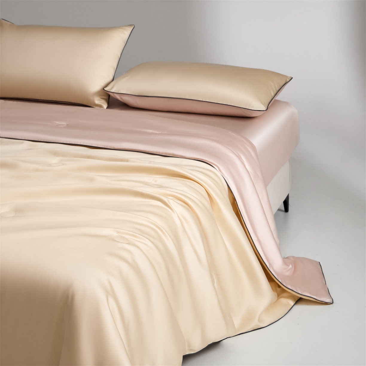 91家纺网 家纺一手货源 找家纺 无界 2026新款天丝夏被-麻绳双拼-温妮 温妮 杏白+素粉