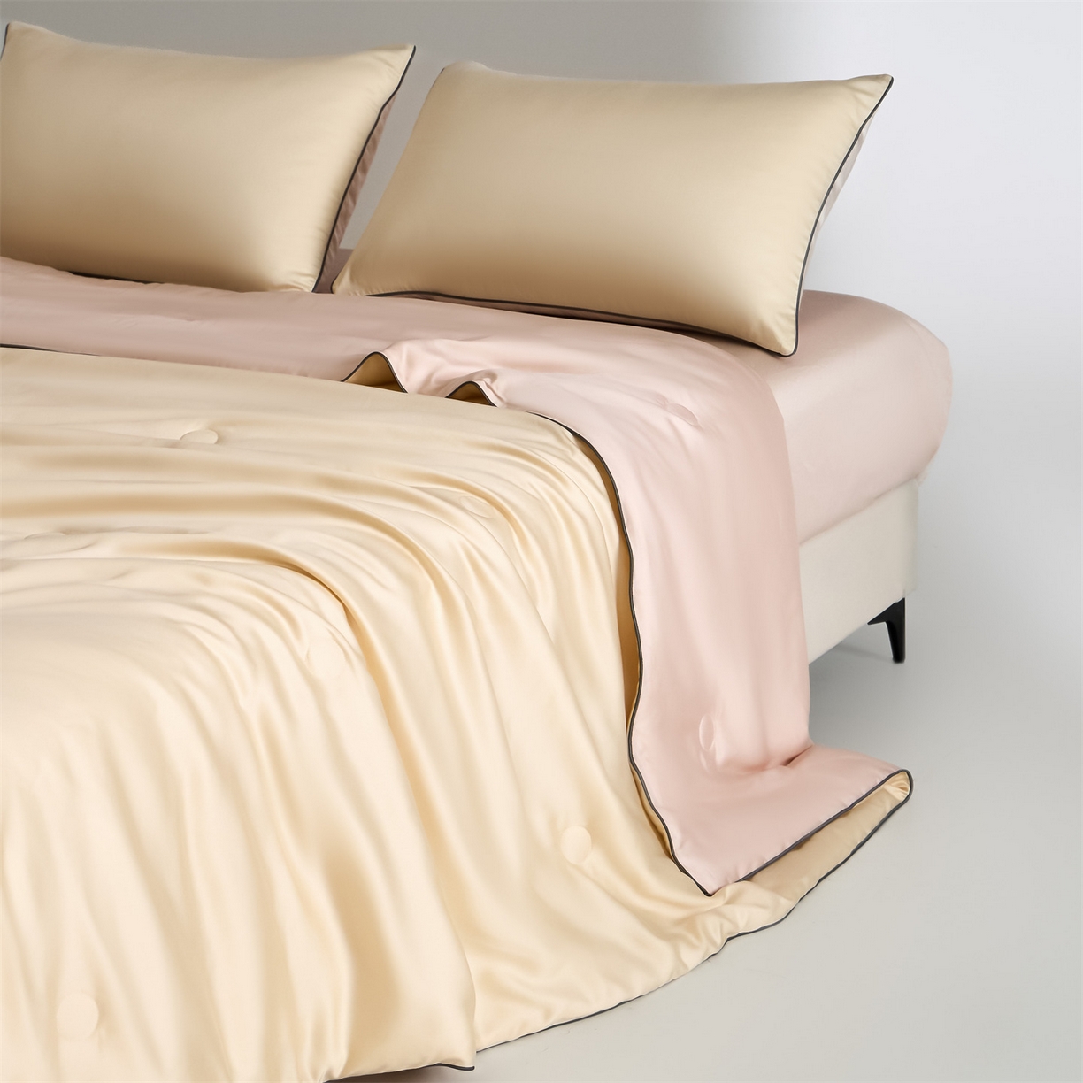 91家纺网 家纺一手货源 找家纺 无界 2026新款天丝夏被-麻绳双拼-温妮 温妮 杏白+素粉