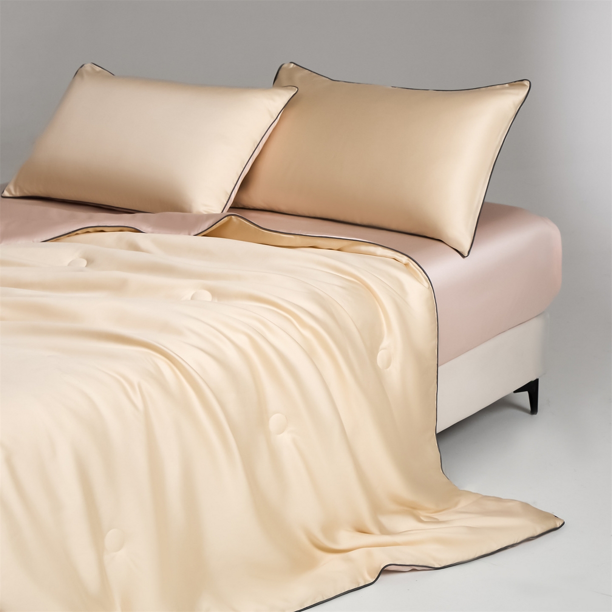 91家纺网 家纺一手货源 找家纺 无界 2026新款天丝夏被-麻绳双拼-温妮 温妮 杏白+素粉