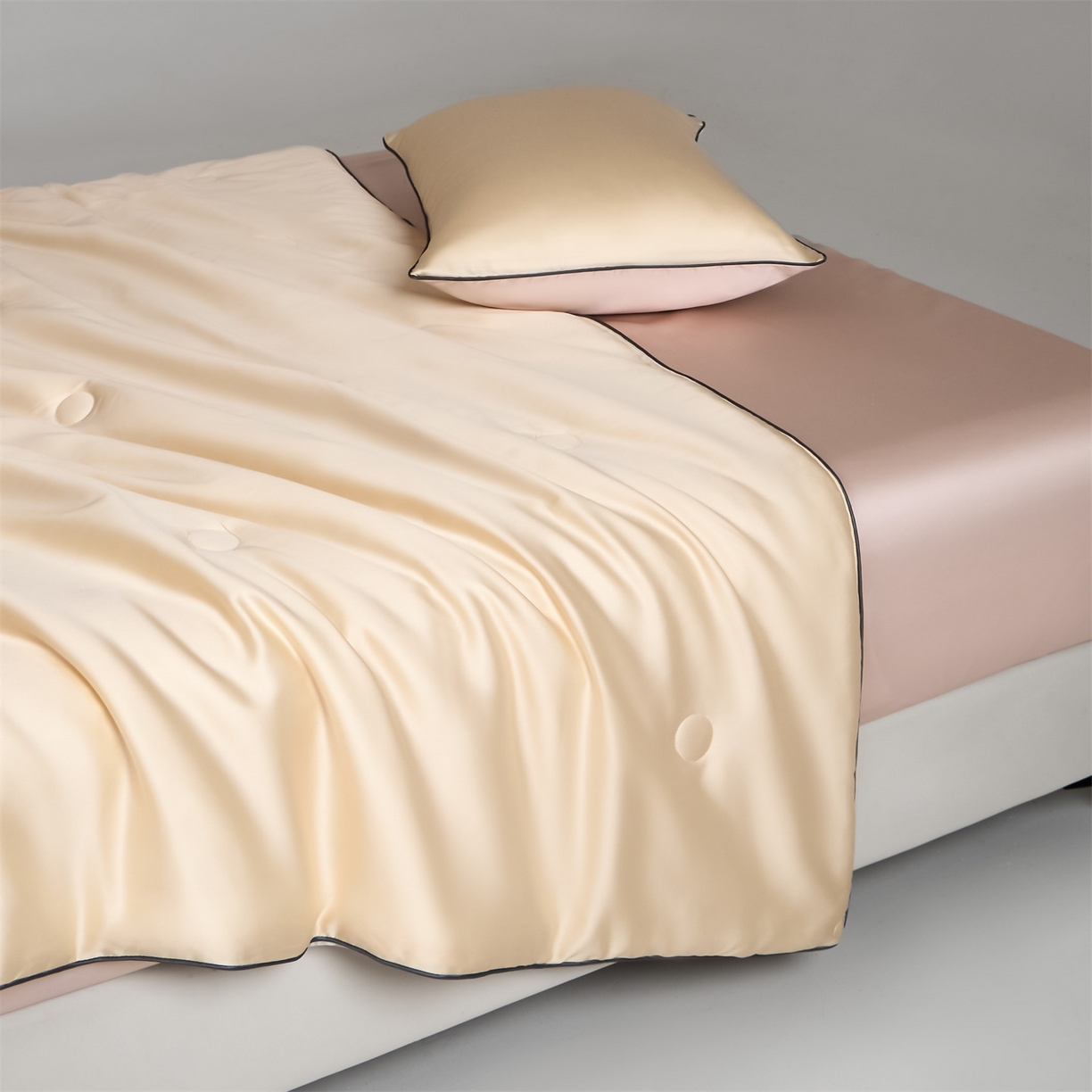 91家纺网 家纺一手货源 找家纺 无界 2026新款天丝夏被-麻绳双拼-温妮 温妮 杏白+素粉