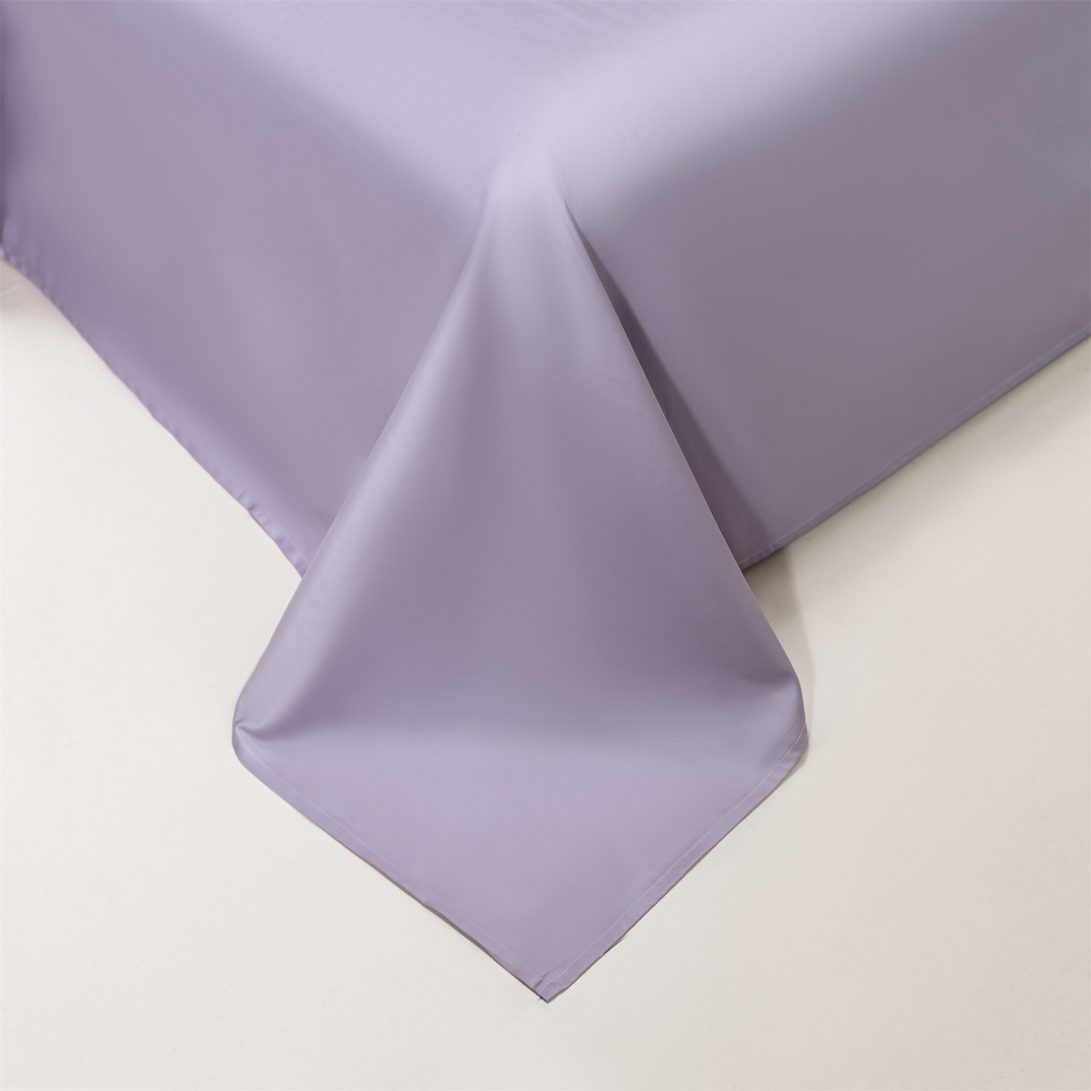 91家纺网 家纺一手货源 找家纺 DC 2026新款50S全棉花卉刺绣四件套--花屿系列 花屿-杏白+丁香紫（薰衣草）