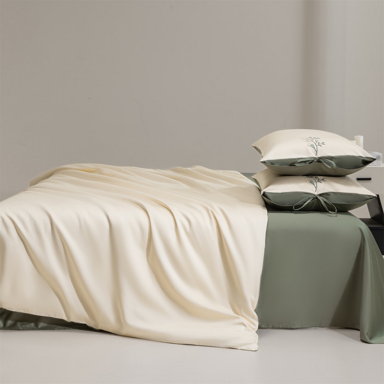 91家纺网 家纺一手货源 找家纺 DC 2026新款50S全棉花卉刺绣四件套--花屿系列 花屿-杏白+青黛绿（淡黄花）