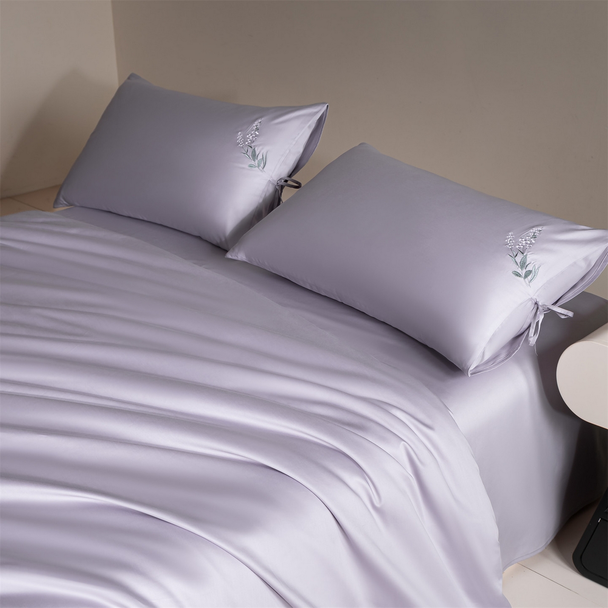 91家纺网 家纺一手货源 找家纺 DC 2026新款50S全棉花卉刺绣四件套--花屿系列 花屿-丁香紫（薰衣草）