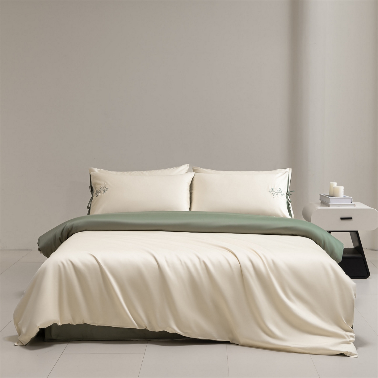 91家纺网 家纺一手货源 找家纺 DC 2026新款50S全棉花卉刺绣四件套--花屿系列 花屿-杏白+青黛绿（淡黄花）