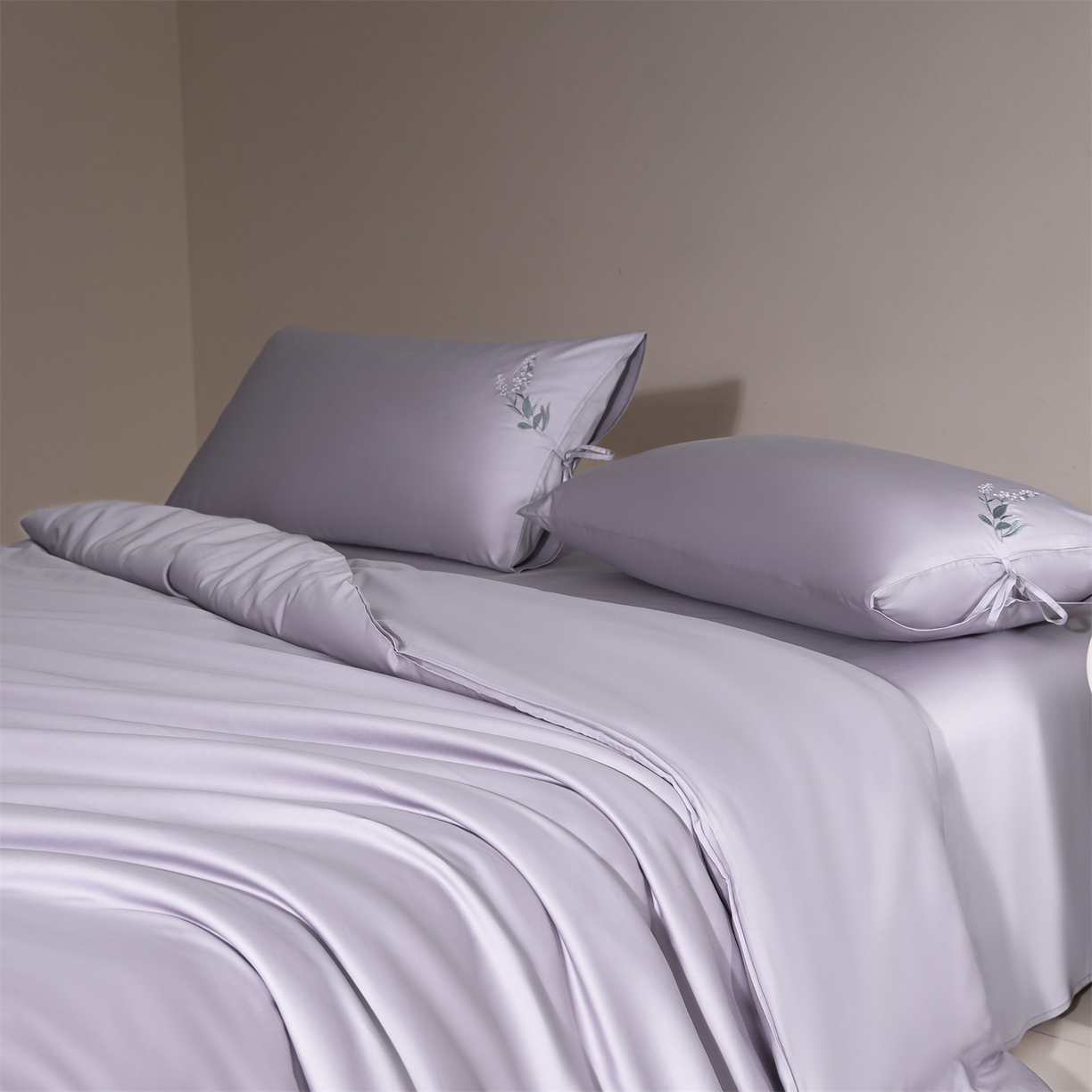 91家纺网 家纺一手货源 找家纺 DC 2026新款50S全棉花卉刺绣四件套--花屿系列 花屿-丁香紫（薰衣草）