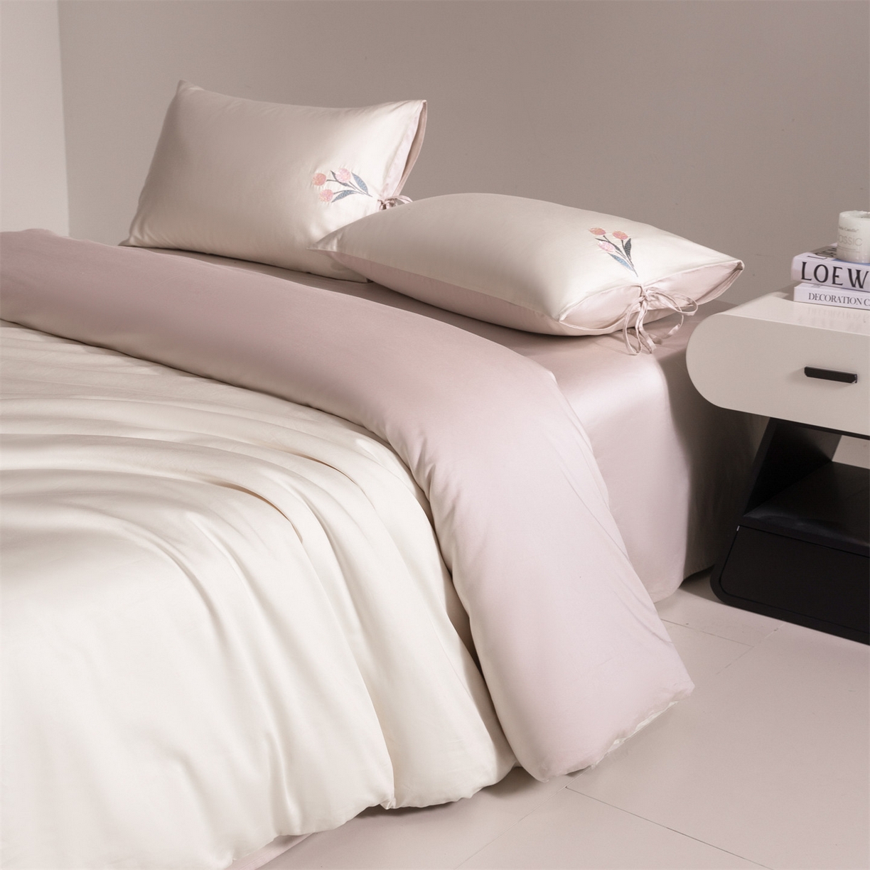 91家纺网 家纺一手货源 找家纺 DC 2026新款50S全棉花卉刺绣四件套--花屿系列 花屿-杏白+素粉（郁金香）