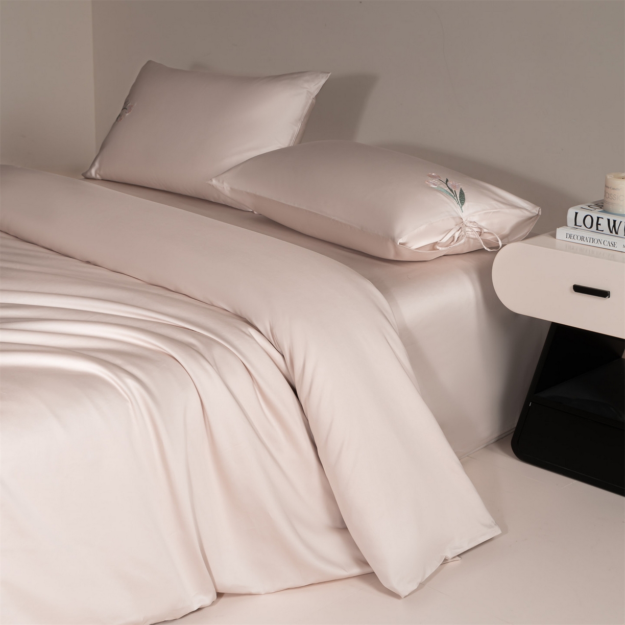 91家纺网 家纺一手货源 找家纺 DC 2026新款50S全棉花卉刺绣四件套--花屿系列 花屿-素粉（郁金香）