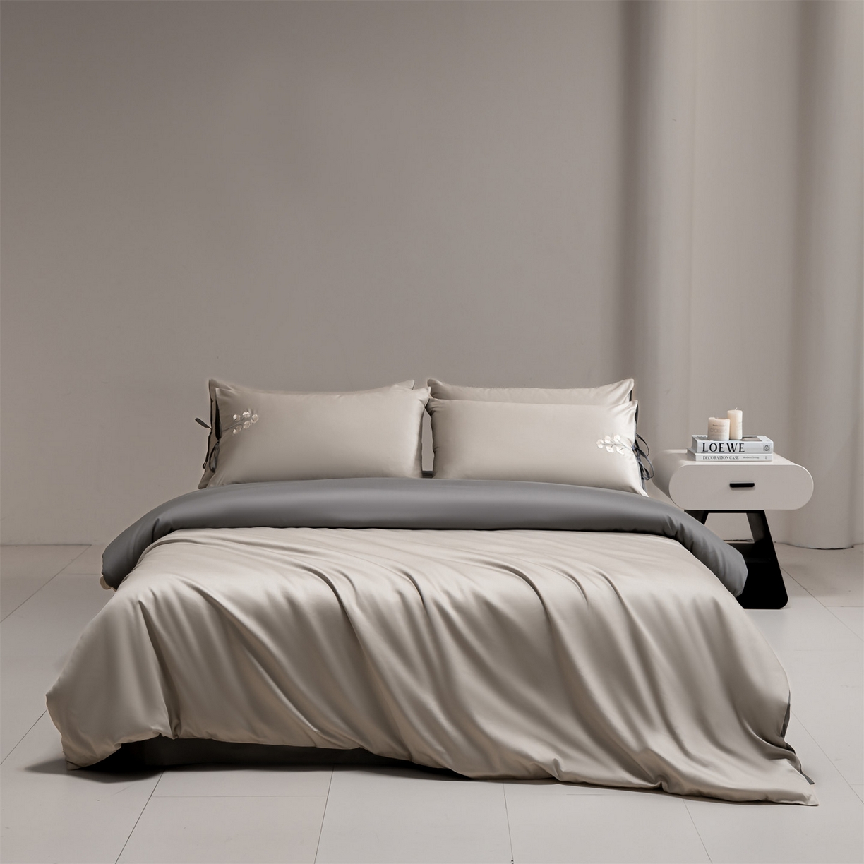 91家纺网 家纺一手货源 找家纺 DC 2026新款50S全棉花卉刺绣四件套--花屿系列 花屿-山灰+石墨灰（小白花）