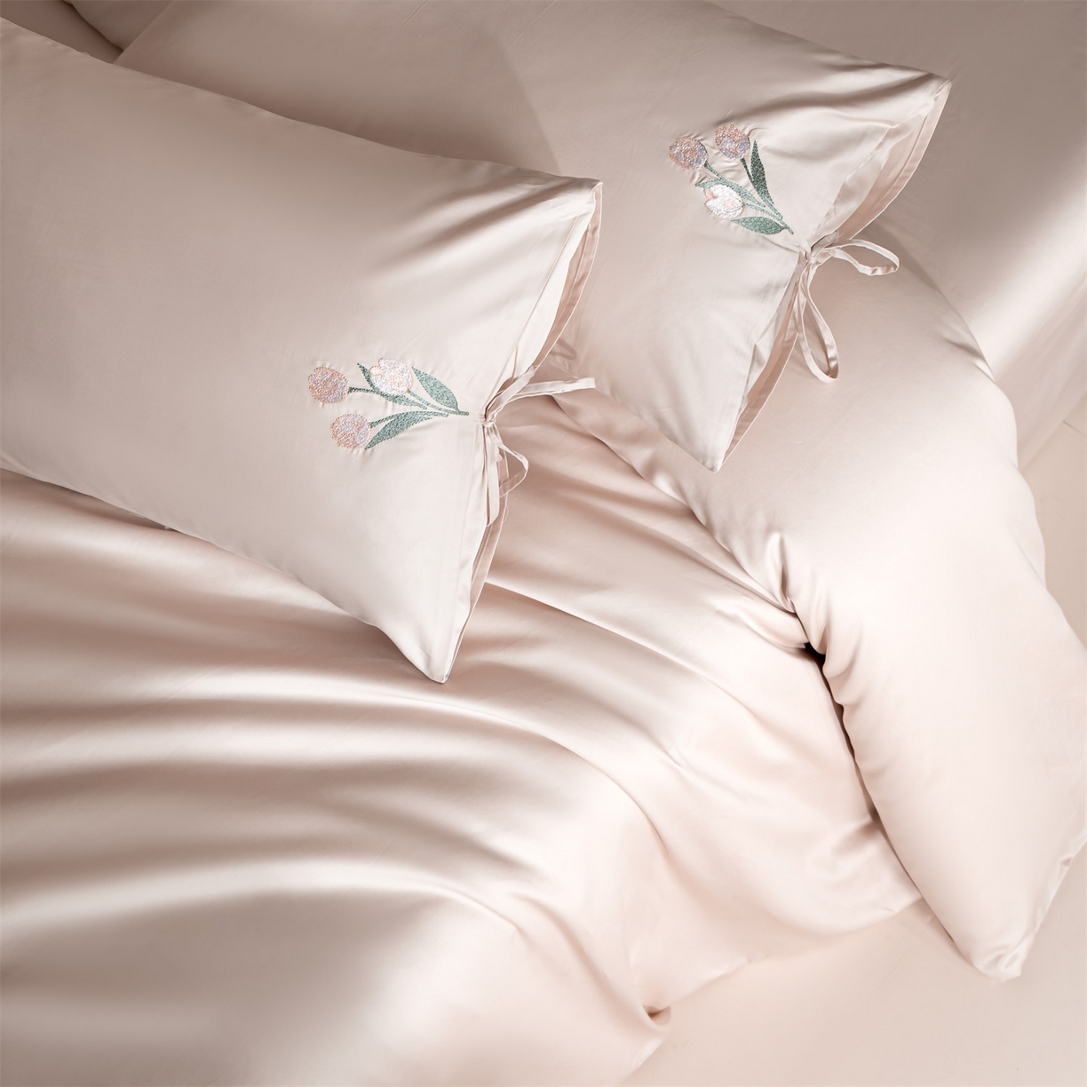 91家纺网 家纺一手货源 找家纺 DC 2026新款50S全棉花卉刺绣四件套--花屿系列 花屿-素粉（郁金香）